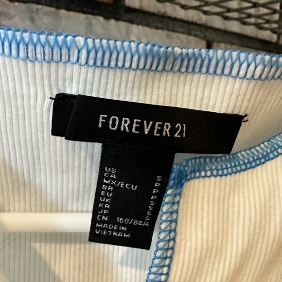 Forever 21 crop top - Picture 2 of 3